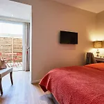 Les D'arromanches, Teritoria 4*