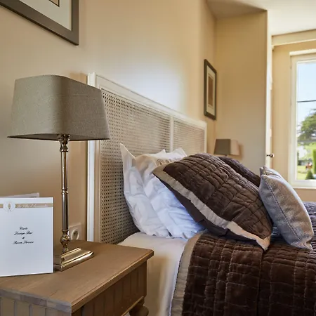 Les D'arromanches, Teritoria