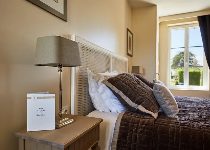 Les D'arromanches, Teritoria