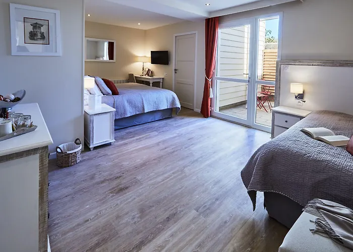 Les D'arromanches, Teritoria ארומנש-לה-באינס