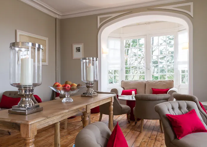 Les D'arromanches, Teritoria Αρρομάνς