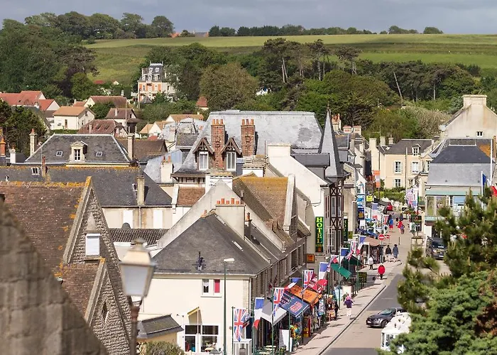 Les D'arromanches, Teritoria מלון