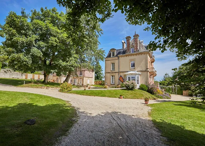 Les D'arromanches, Teritoria מלון