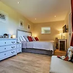 Les D'arromanches, Teritoria Hotel