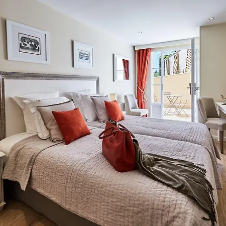 Les D'arromanches, Teritoria ホテル 4*