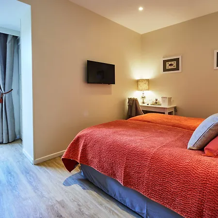 Les D'arromanches, Teritoria