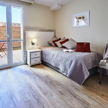 Les D'arromanches, Teritoria ホテル 4*