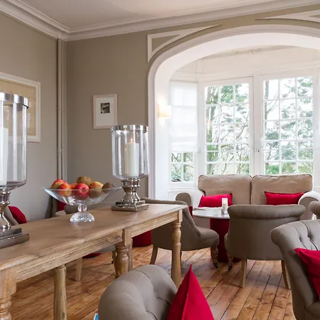 Les D'arromanches, Teritoria ארומנש-לה-באינס