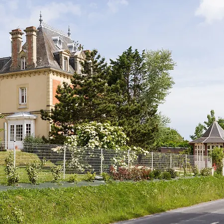 Les D'arromanches, Teritoria 4*