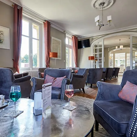 Les D'arromanches, Teritoria