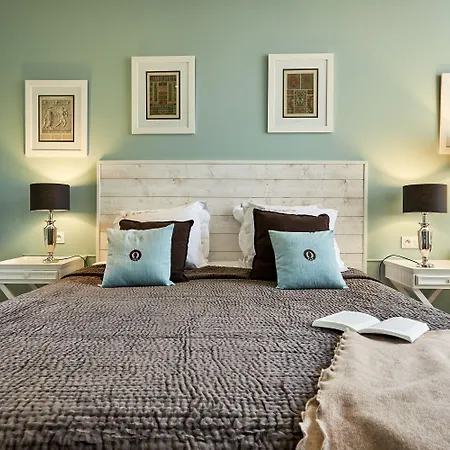 Les D'arromanches, Teritoria