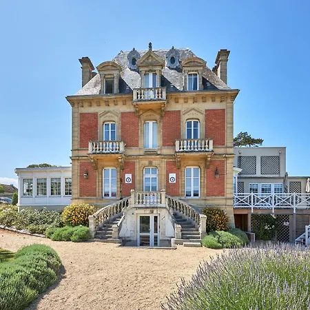 Hotel Les D'arromanches, Teritoria