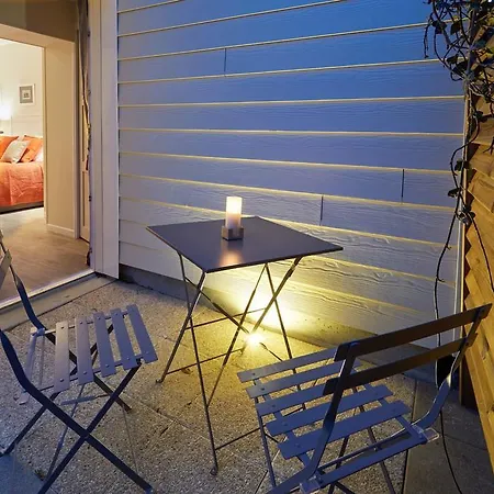 Les D'arromanches, Teritoria ארומנש-לה-באינס