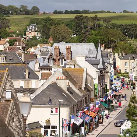 Les D'arromanches, Teritoria ホテル