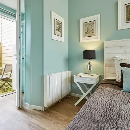 Les D'arromanches, Teritoria 4*