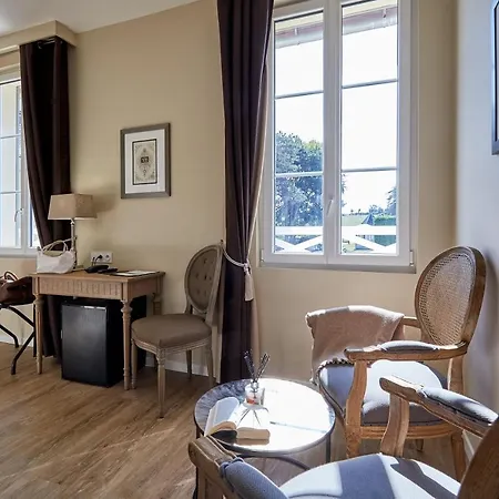 Les D'arromanches, Teritoria