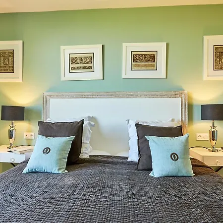 Les D'arromanches, Teritoria