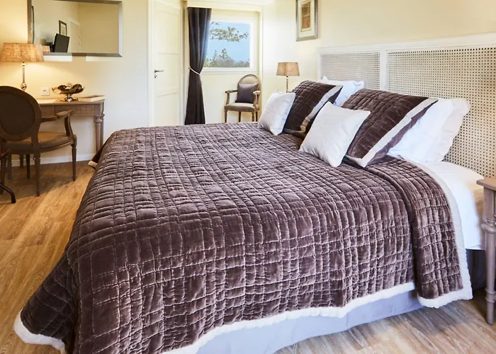 Les D'arromanches, Teritoria 호텔 아로만체스레방