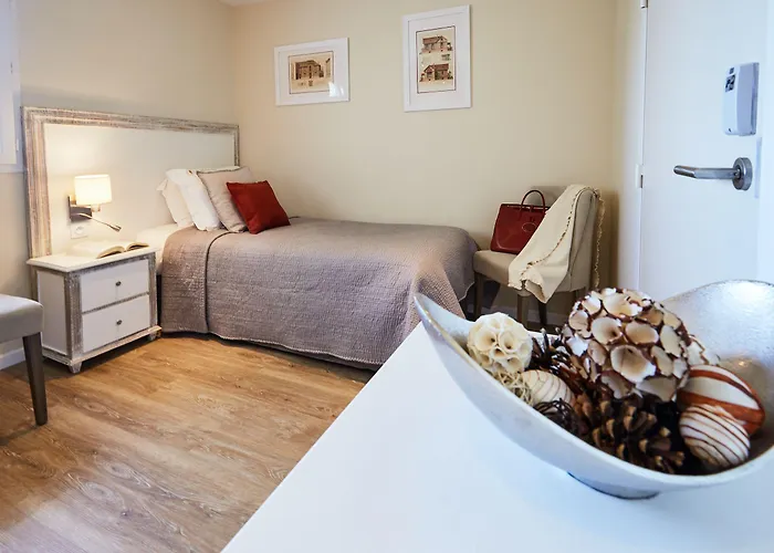 Les D'arromanches, Teritoria