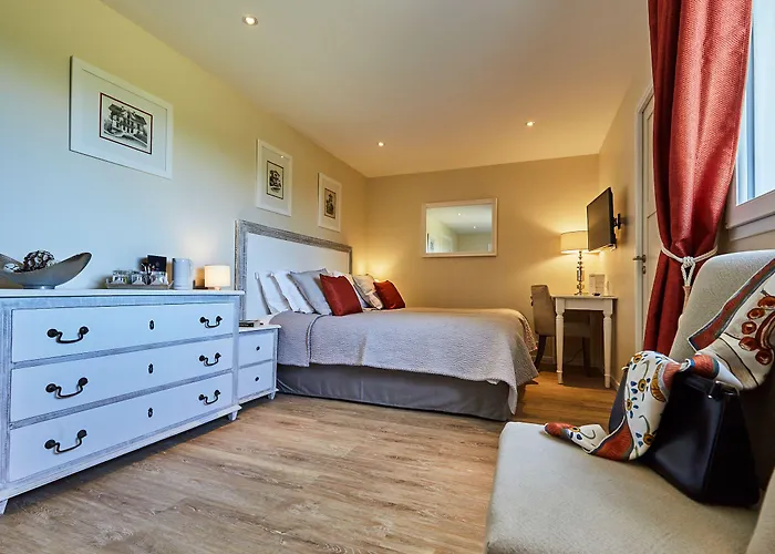 Les D'arromanches, Teritoria מלון