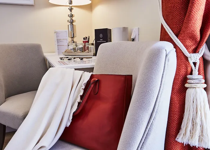 Les D'arromanches, Teritoria Hotel