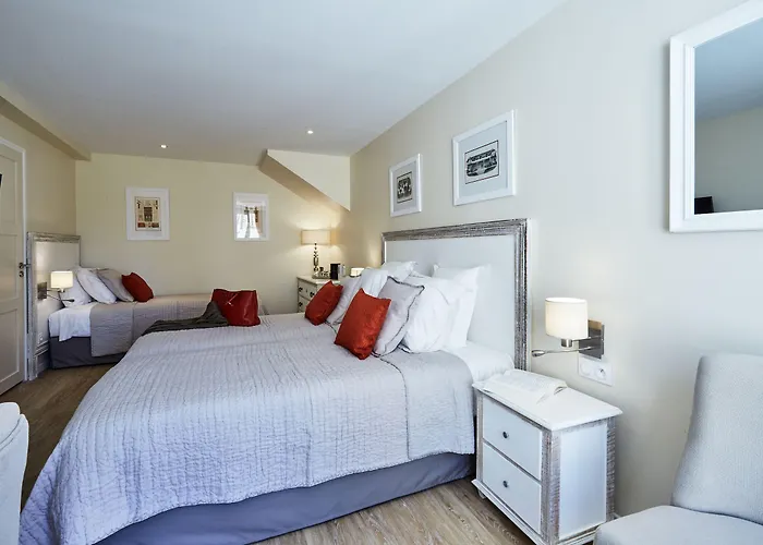 Les D'arromanches, Teritoria 아로만체스레방