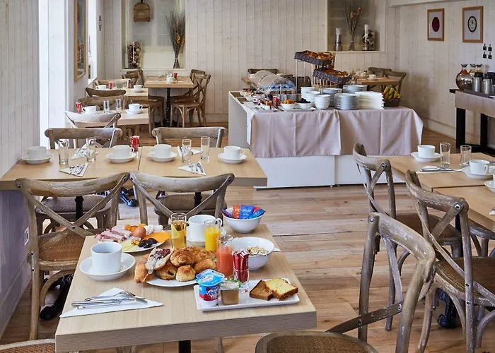 Les D'arromanches, Teritoria