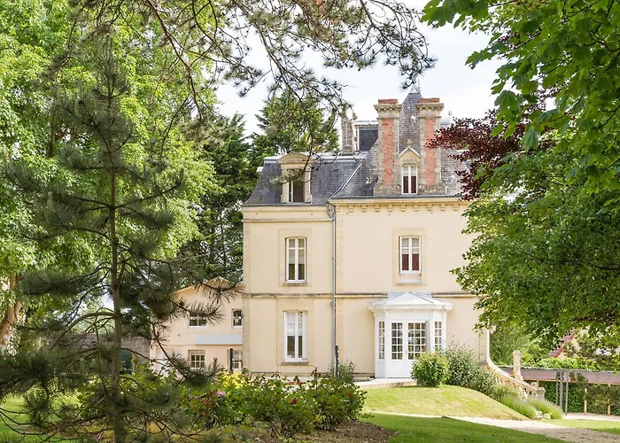 Les D'arromanches, Teritoria ארומנש-לה-באינס