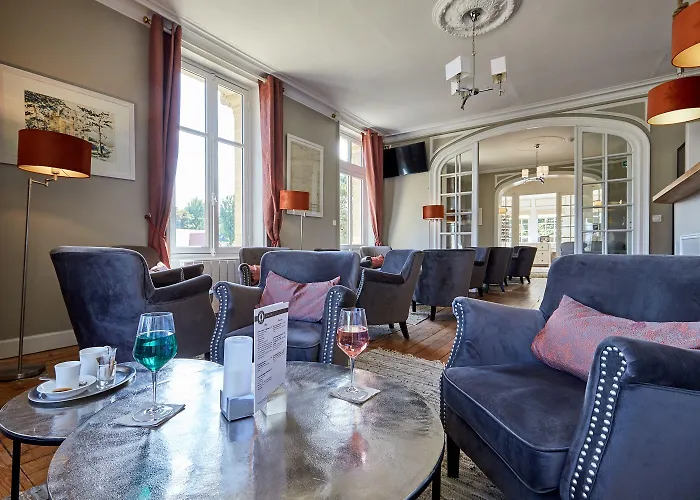 Les D'arromanches, Teritoria