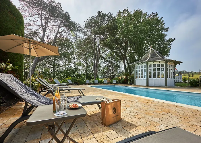 Les D'arromanches, Teritoria Arromanches-les-Bains