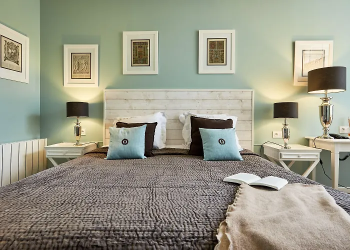 Les D'arromanches, Teritoria