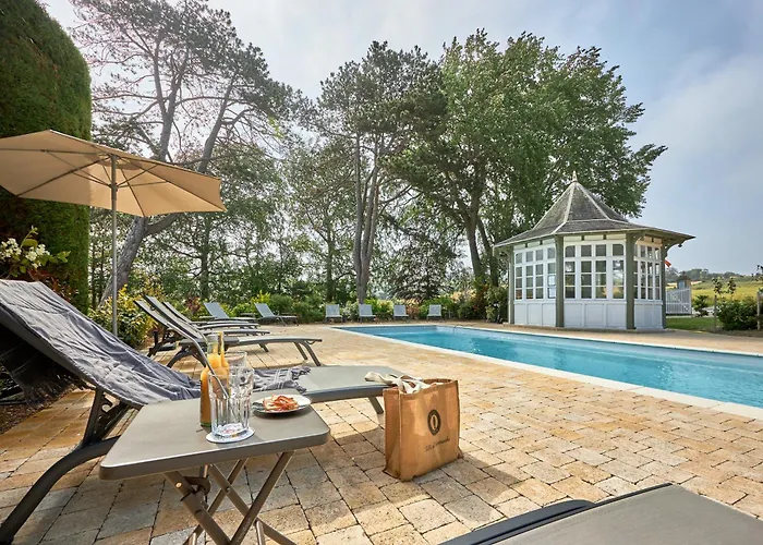 Les D'arromanches, Teritoria 호텔 아로만체스레방