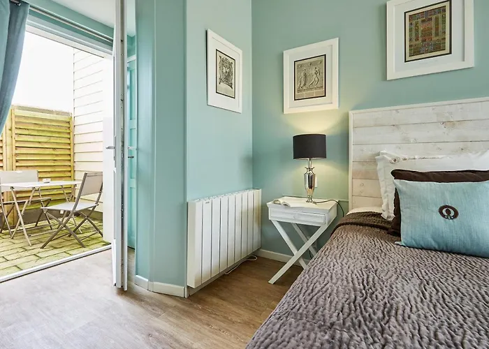 Les D'arromanches, Teritoria 4*